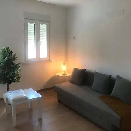 Lägenhet Cozy Garden